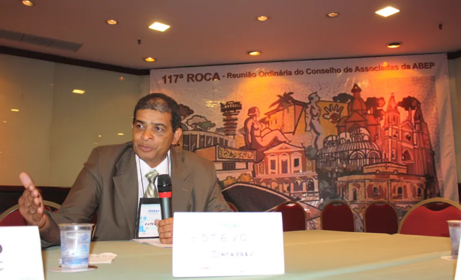 Evento nacional de informática pública discute modernização do Estado em Curitiba Participante da 117ª Reunião Ordinária do Conselho das Associadas da Associação Brasileira de Entidades Estaduais de Tecnologia da Informação e Comunicação (Abep) em Curitiba/PR, nos dias 09 e 10 de fevereiro de 2012
