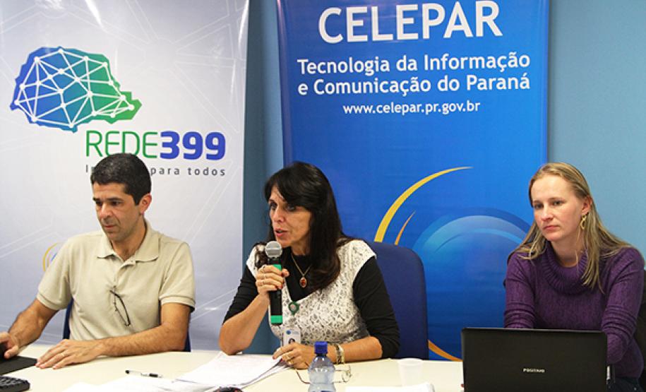 Reconhecimento e surpresa marcam o Dia da Secretária na Celepar Secretárias foram presenteadas e lembradas em seu dia