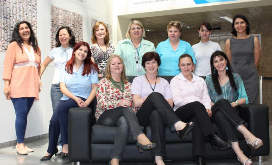 Reconhecimento e surpresa marcam o Dia da Secretária na Celepar Secretárias foram presenteadas e lembradas em seu dia