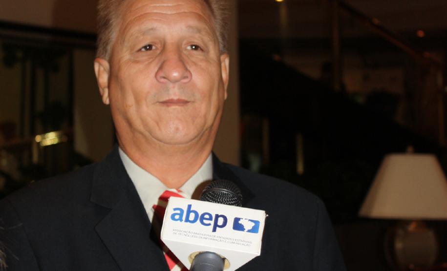 O diretor-presidente da Celepar, Jacson Carvalho Leite e presidente do Conselho Fiscal da Associação Brasileira de Entidades Estaduais de Tecnologia da Informação e Comunicação (Abep), em entrevista