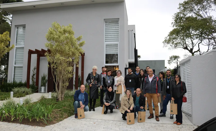 Celepar promove aos empregados visita a casa sustentável