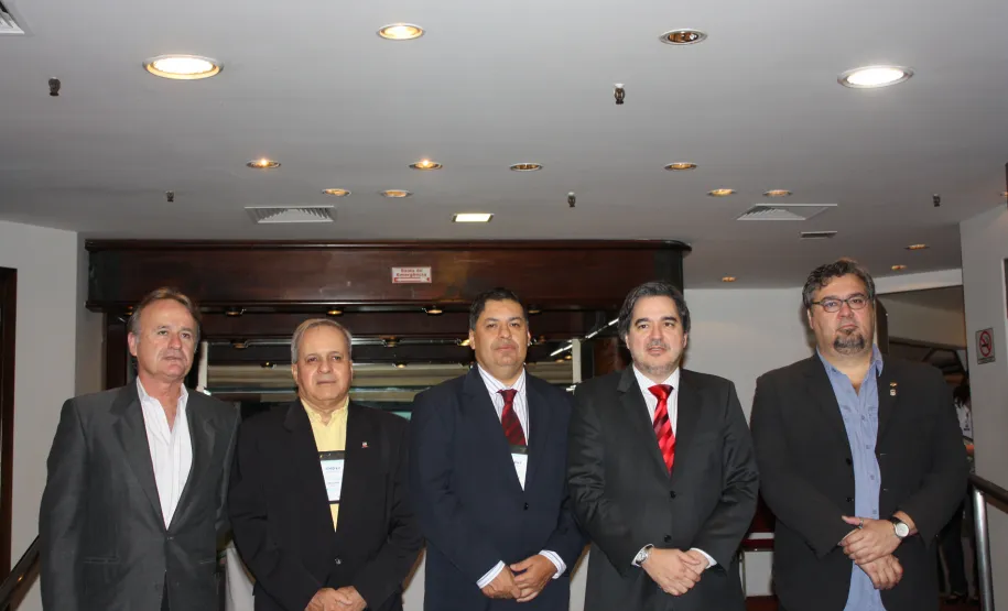 Celepar reconduzida na presidência do Conselho Fiscal de entidade nacional de tecnologia da informação e comunicação Gestão 2012/2013. (esq) Vice-Presidente de Gestão: Alexandre Reis Gitahy da Silva (Proderj/RJ). Vice-Presidente Executivo: Nelson Oliveira Menezes Filho (Itec/AL). Presidente: Carlson Janes Aquistapasse (Procergs/RS). Presidente do Conselho de Associadas: Joaquim José Fernandes da Costa Junior (ATI/PE). Vice-Presidente do Conselho de Associadas: Francisco Martins de Araújo Neto (SMTI/TO)
