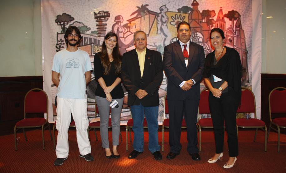 A equipe da Grecco Comunicação, empresa responsável pela criação e produção do Telejornal e o presidente, Carlson Janes Aquistapasse (Procergs/RS) e o Vice-Presidente Executivo, Nelson Oliveira Menezes Filho (Itec/AL)