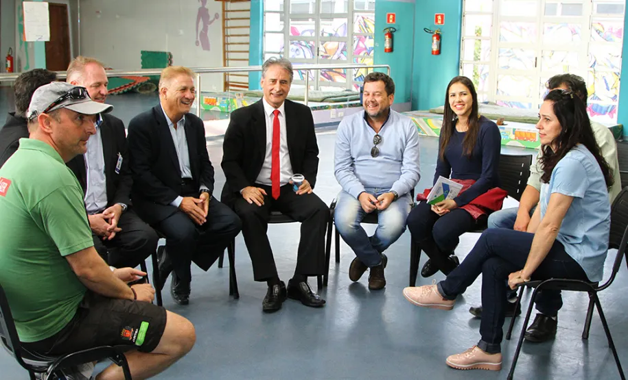 Call Center da Celepar responde por 95% dos atendimentos da Secretaria da Fazenda Os empregados da Celepar, Yuri Damasceno Schultz e Josiane de Fatima Fabiano, conversaram com os auditores da SEFA no auditório da empresa. Ele falou sobre
o funcionamento do Datacenter e ela sobre a Central de Atendimento - Data: 13/05/2011