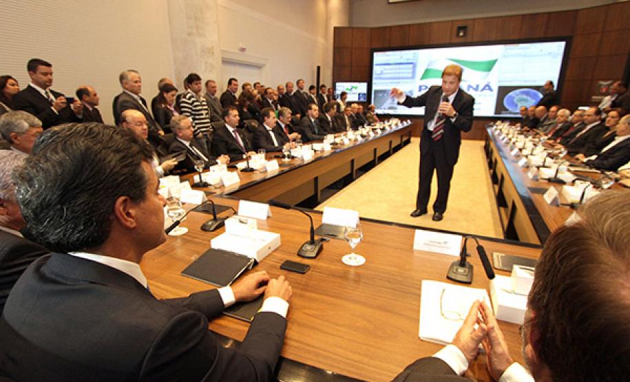 O governador Beto Richa, reuniu-se com seu secretariado e instalou o Gabinete de Gestão e Informações.