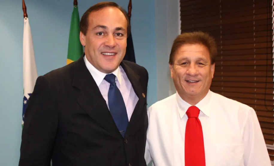 Celepar apresenta ao deputado Stephanes Junior projetos de modernização da gestão pública Deputado Stephanes Junior e o presidente Jacson Carvalho Leite em reunião na Celepar