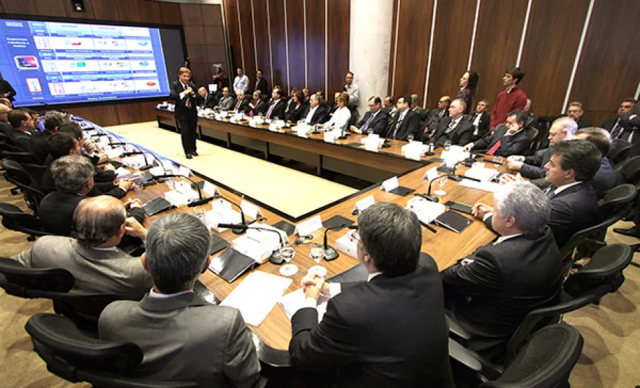 GOVERNADOR REUNE SECRETÁRIOS E INSTALA GABINETE DE GESTÃO E INFORMAÇÕES.
