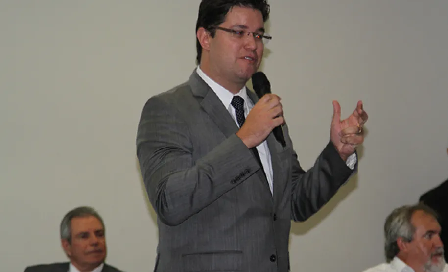 Governo e prefeitos assinam protocolo para implantar o Rede399