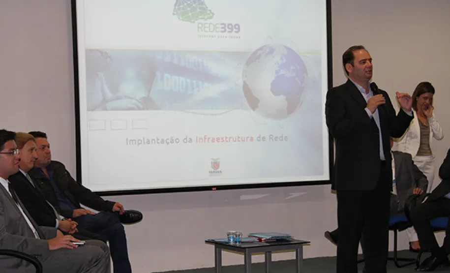 Governo e prefeitos assinam protocolo para implantar o Rede399