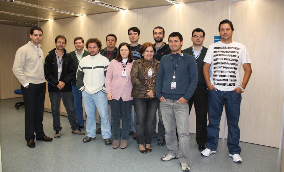 A partir da esq. frente: Alexandre Zago, Nadir Fernandes da Silva, Carmem Lucia Dugonski e Fabiano da Silva Santos. Atrás: Bruno Cavalcanti  Simões, Sérgio Luis dos Santos Oliveira, Glauco Schmidt, Juliano Alceu Werner,  Rodrigo Portantiolo Wagner, Cleverson Luiz Natal, Marcelo Henrique Dias Abreu e Jefferson Carlos Martins - Data: 16/05/2011