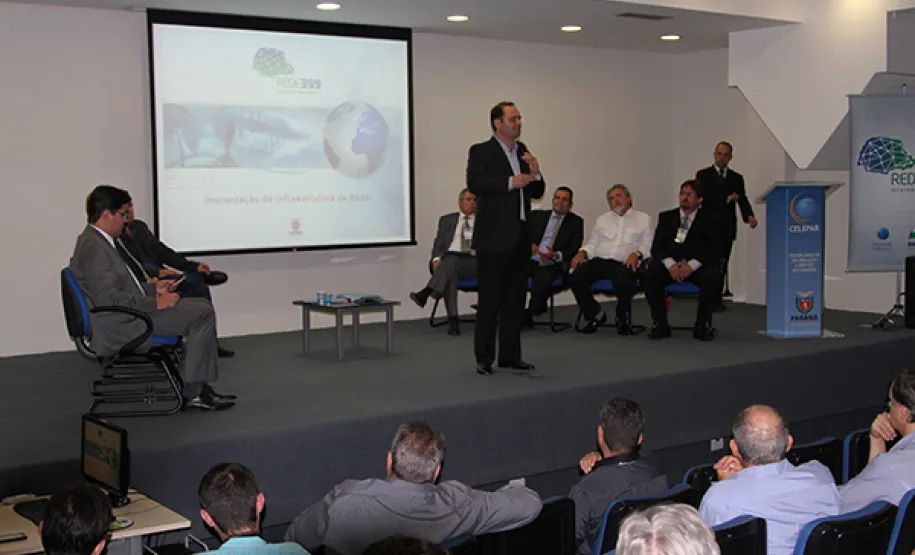 Governo e prefeitos assinam protocolo para implantar o Rede399
