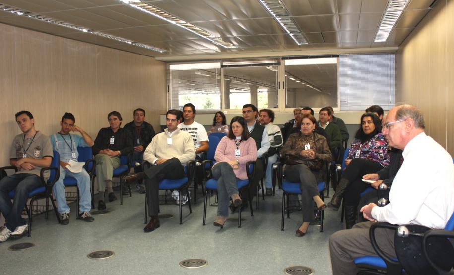 O diretor administrativo-financeiro, Lucio Alberto Hansel presidiu a posse da nova CIPA - Data: 16/05/2011