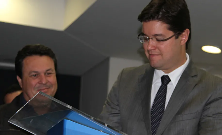 Governo e prefeitos assinam protocolo para implantar o Rede399