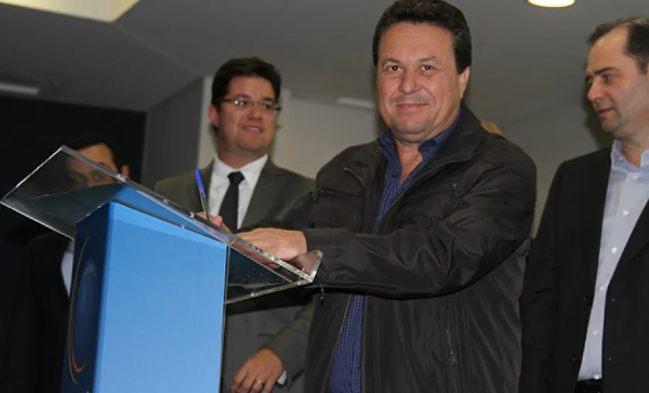 Governo e prefeitos assinam protocolo para implantar o Rede399