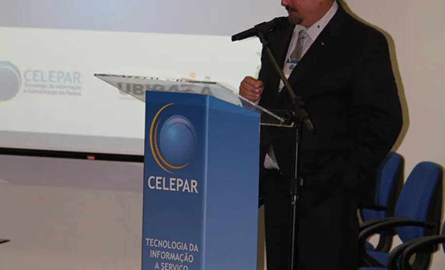 Governo e prefeitos assinam protocolo para implantar o Rede399