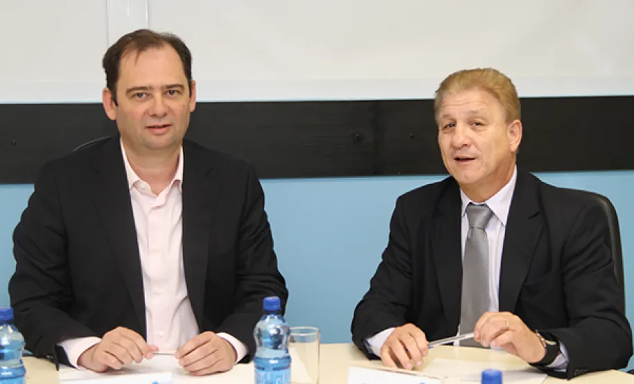 Reunião Conselho Celepar Secretário para Asssuntos Estratégicos, Edson Casagrande, ao lado do presidene Jacson Carvalho Leite, assume a presidência do Conselho de Adminsitração da Celepar