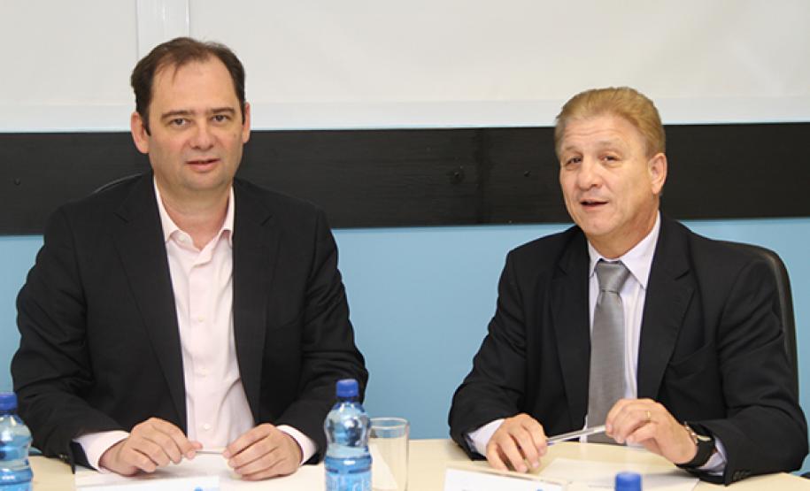 Reunião Conselho Celepar Secretário para Asssuntos Estratégicos, Edson Casagrande, ao lado do presidene Jacson Carvalho Leite, assume a presidência do Conselho de Adminsitração da Celepar
