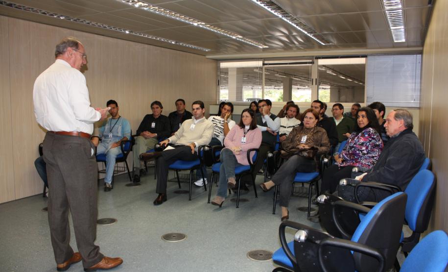 O Diretor Administrativo-Financeiro da Celepar, Lucio Alberto Hansel fala da importância da CIPA nas ações de  saúde organizacional da empresa - Data: 16/05/2011