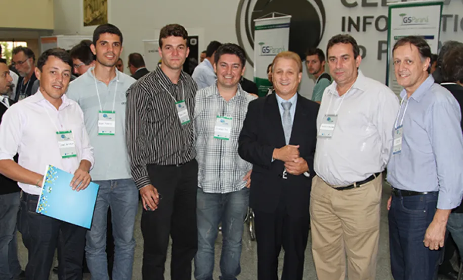 Governo e prefeitos assinam protocolo para implantar o Rede399