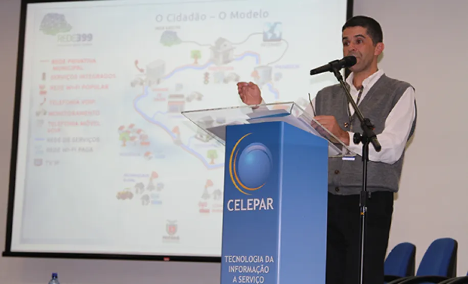 Governo e prefeitos assinam protocolo para implantar o Rede399