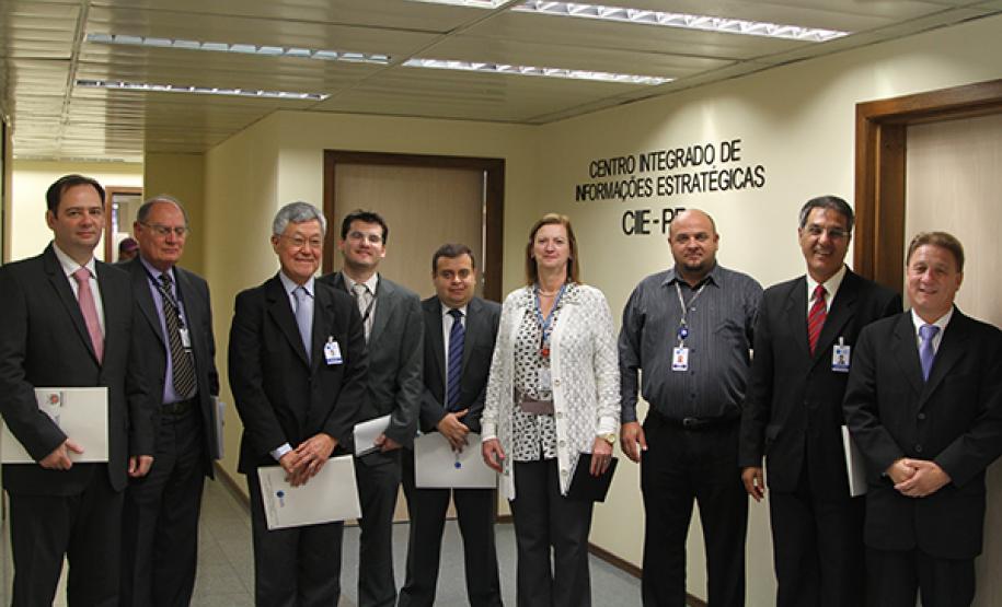 Jovens ganham portal desenvolvido pela Celepar para acessar serviços e debater políticas públicas O desenvolvimento do portal da Juventude esteve a cargo na Celepar, da Gerência de Serviços de Comunicação Multimídia. Carlos Henrique Roland, Christianne Steil e Jonathas Mikosz de Moura (que não está na foto)