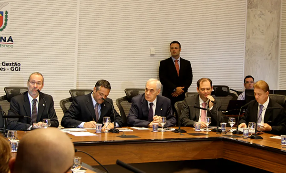Detran renova site e oferece serviço de renovação automática da CNH O Governo do Paraná lançou nesta segunda-feira (22) o novo site do Departamento de Trânsito do Paraná e o serviço de renovação automática da Carteira Nacional de Habilitação