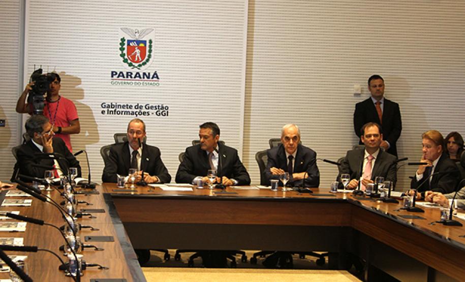 O Governo do Paraná lançou nesta segunda-feira (22) o novo site do Departamento de Trânsito do Paraná e o serviço de renovação automática da Carteira Nacional de Habilitação