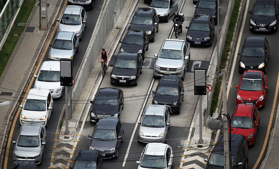 A Secretaria estadual da Fazenda já enviou pelos Correios 90% dos carnês para pagamento do IPVA 2015. O calendário de pagamento do imposto começará no dia 6 de abril. A data vale para os proprietários de veículos que optarem pela cota única e para quem irá pagar o IPVA em parcelas. Foto: José Fernando Ogura