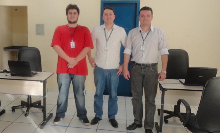 Celepar presente na 40ª Expoingá Da esquerda para direita - Luiz Eduardo de Santana e Oliveira, Fernando Suzarte Schiavon e Rodolfo Zanardi Loiola (NR Celepar - Maringá).