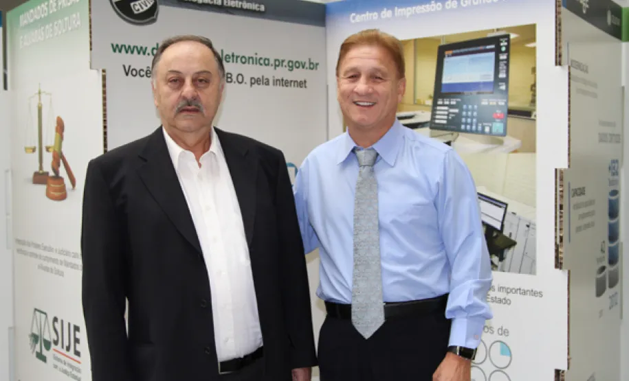 Presidente do TCE conhece soluções de inteligência desenvolvidas pela Celepar ao Governo do Estado Conselheiro Artagão de Mattos Leao, presidene do TCE e Jacson Carvalho Leite, presidente da Celepar