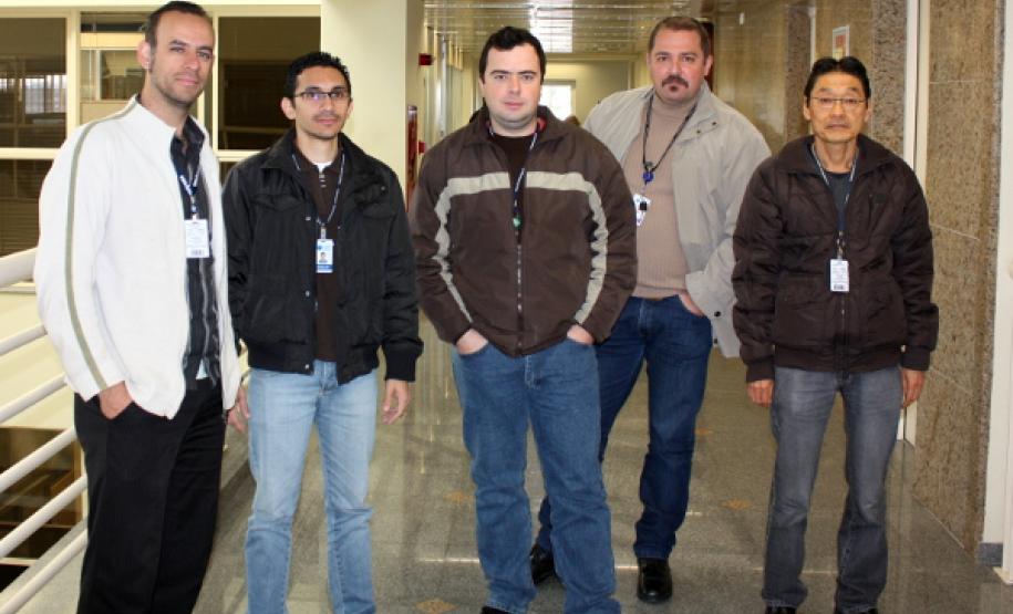 Ronaldo, Jasluk, Dawan, Sanchez e Tanamati equipe da DIDES-F2 responsável pelo desenvolvimento do sistema