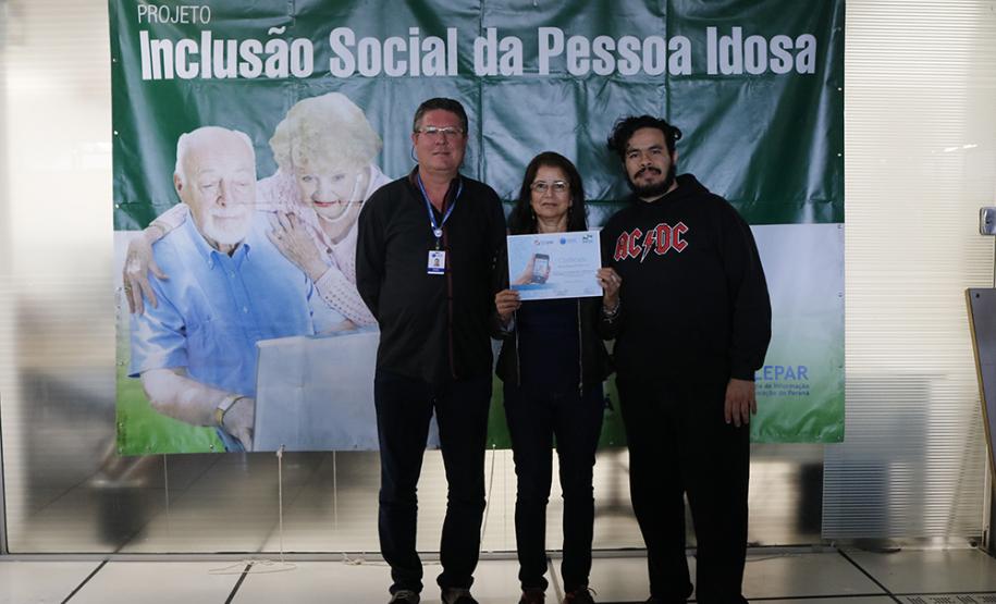 Reunião COSIT A superintendente de gestão de sistemas de saúde da SESA, Márcia Huculak detalha aos conselheiros as vantagens da nova solução para a área de sáude pública no Estado