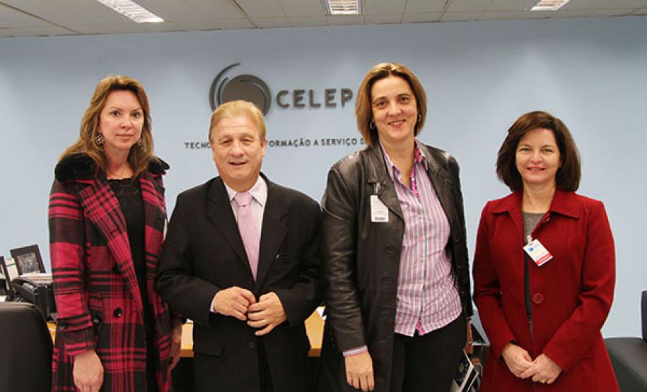 A subprocuradora-geral da República, Raquel Dodge, durante visita a Companhia de Tecnologia da Informação e Comunicação do Paraná (Celepar), para conhecer o Programa denominado de Business Intelligence, do Sistema Penal do Paraná, desenvolvido pela celepar