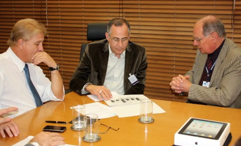 Celepar apoia Superintendência de Pesca e Aquicultura no Paraná Jacson Carvalho Leite, José Antonio Faria de Brito,
Hudson Galvani Amarilla e Antonio Ricardo Medeiros Assunção