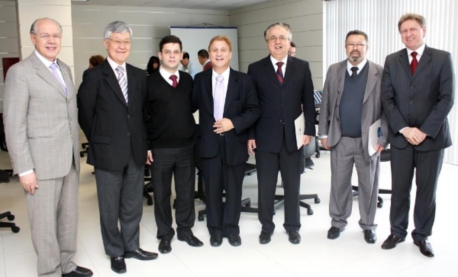Luis Carlos Hauly (Fazenda), Cassio Taniguchi (Planejamento), Sebastião Henrique de Medeiros (chefe gabinete Casa Civil), Jacson Carvalho Leite (Celepar), Jorge de Bem (diretor geral da Administração), Sérgio de Jesus Vieira (diretor geral Ciência e Tecnologia) e Mauro Munhoz (Controle Interno)