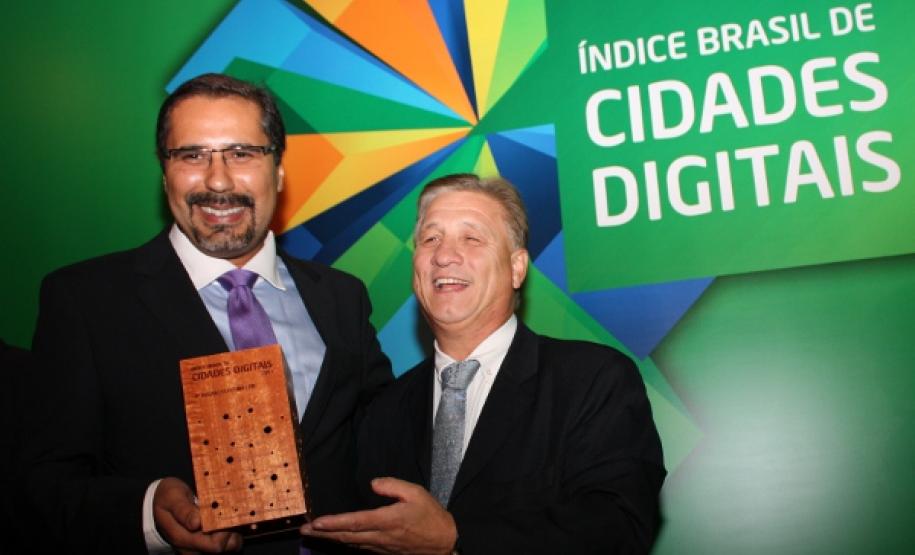 Premiação do Índice Brasil de Cidades Digitais Renato Rodrigues e Jacson Carvalho Leite na premiação do Índice Brasil de Cidades Digitais
