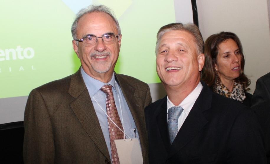 Premiação do Índice Brasil de Cidades Digitais René Lapyda, secretário executivo da Abep e Jacson Carvalho Leite