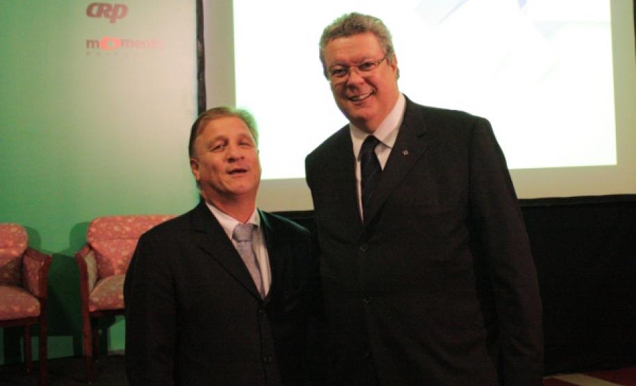 Premiação do Índice Brasil de Cidades Digitais Jacson Carvalho Leite e Solon Lemos Pinto, ex-presidente da Abep e atual vice-presidente da Brisa