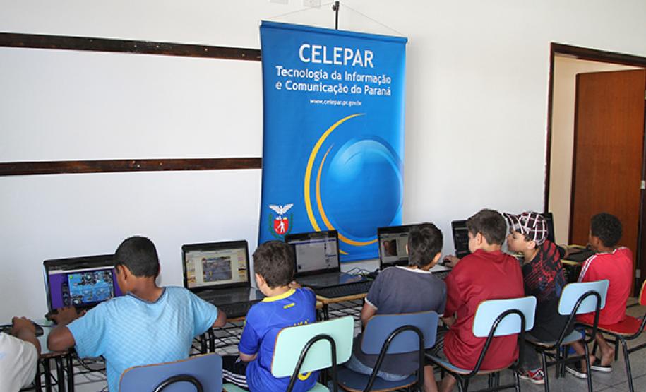 No estande da Celepar, os participantes da Ação Social tiveram acesso gratuito à internet e às redes sociais