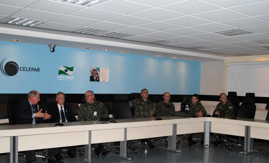 Militares responsáveis pela segurança da Copa do Mundo visitam a Celepar