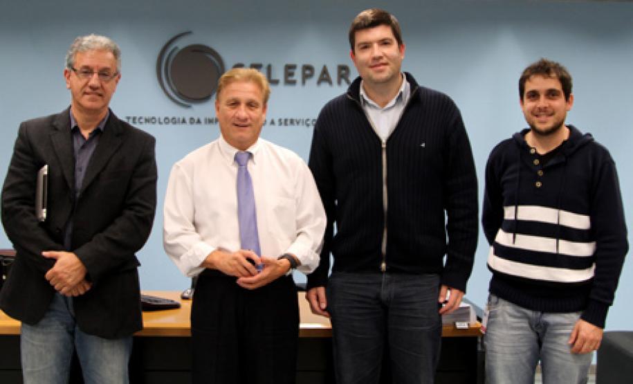 Celepar recebe visita de representantes da prefeitura de Guarapuava Gilmar Caron Teseroli, Coordenação de Atendimento a Clientes; Jacson Carvalho Leite; Anderson Luis Nietzke e Eduardo Zanetti