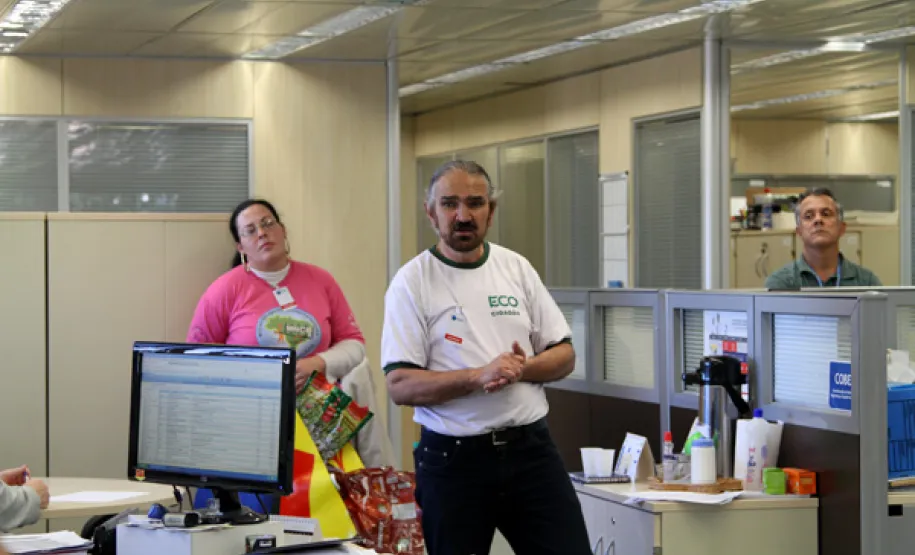 Bate-papo sobre coleta de resíduos é realizado na Celepar