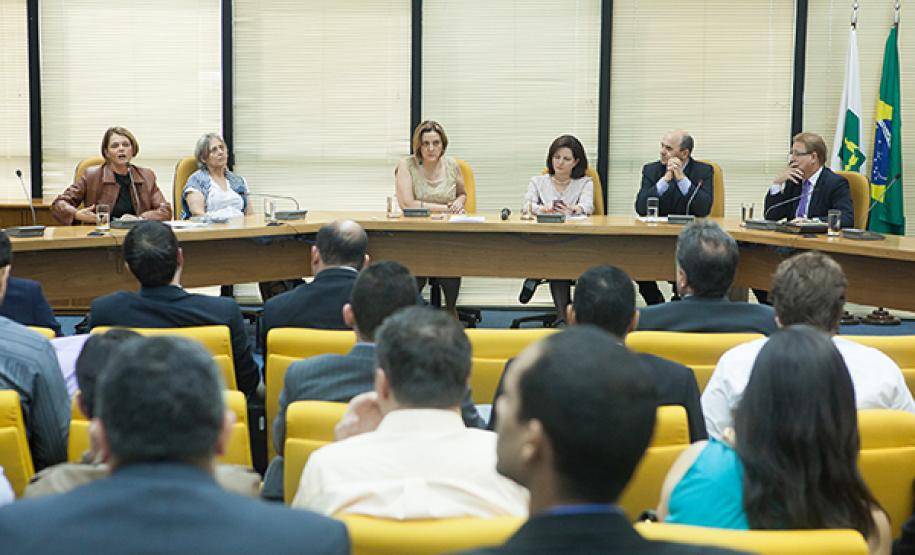 A secretária da Justiça, Cidadania e Direitos Humanos, e presidente do Consej, Maria Tereza Uille Gomes, participa da reunião do Conselho Nacional de Secretários da Justiça, Cidadania, Direitos Humanos e Administração Penitenciária (Consej), na sede da Procuradoria Geral da República (PGR)