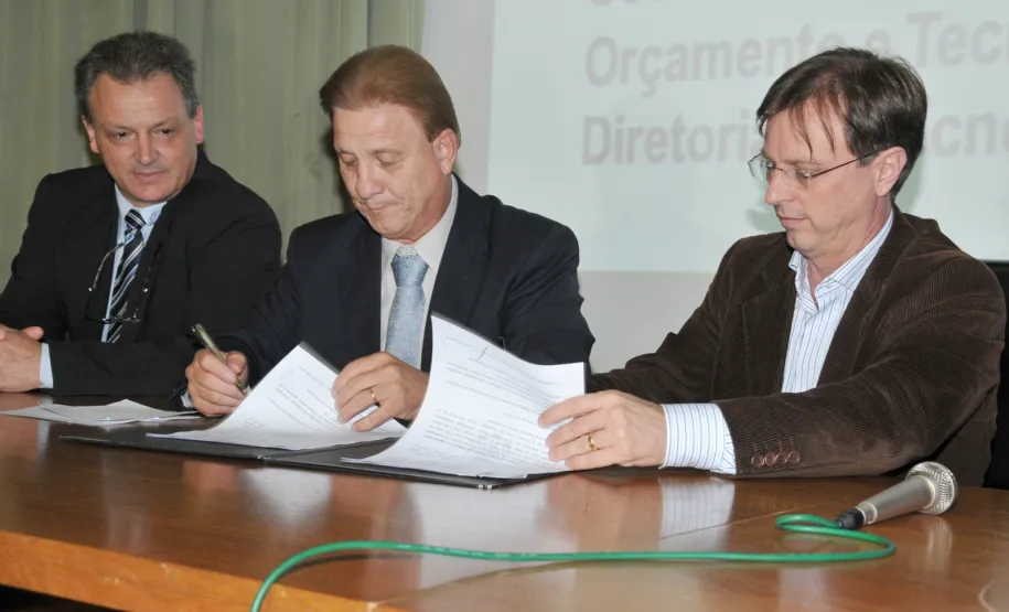 Plano estratégico de TI para a Prefeitura de Londrina Luiz Fernando Ballin Ortolani, Jacson Carvalho Leite e Alexandre Kireeff