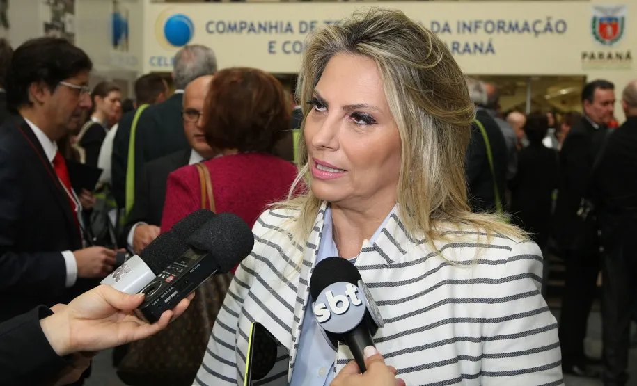 Encontro internacional discute soluções para as regiões metropolitanas na Celepar Governadora em exercício Cida Borghetti, durante abertura do Seminário Internacional de Governança Metropolitana COMEC no Auditório da Celepar, com a presença do ministro das Cidades, Gilberto Kassab. - Curitiba/Pr - 19.10.15 - Foto Jonas Oliveira/AEMPr