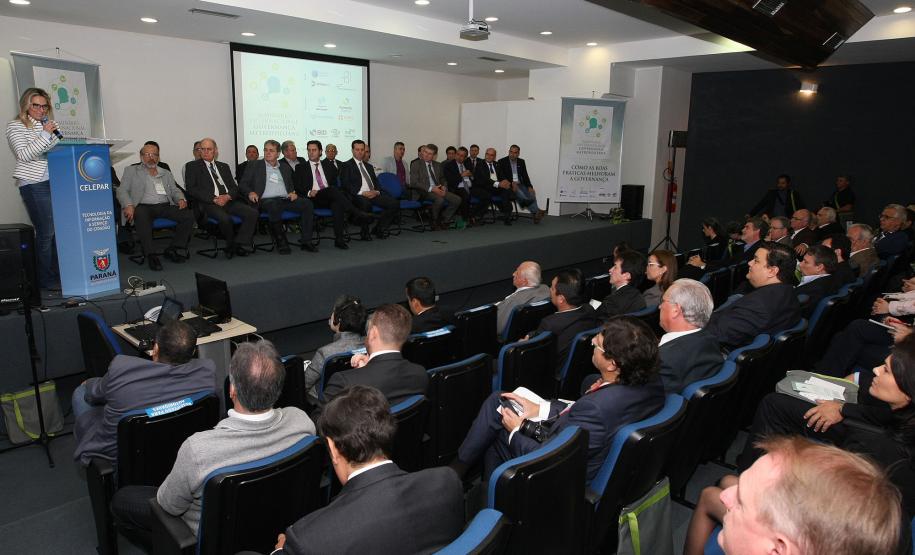 Governadora em exercício Cida Borghetti, durante abertura do Seminário Internacional de Governança Metropolitana COMEC no Auditório da Celepar, com a presença do ministro das Cidades, Gilberto Kassab. - Curitiba/Pr - 19.10.15 - Foto Jonas Oliveira/AEMPr
