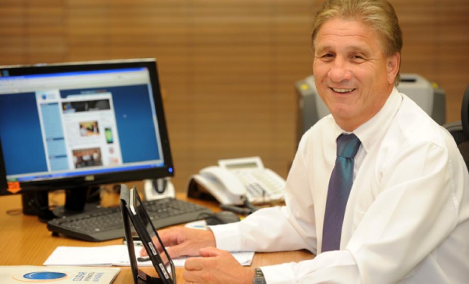 O presidente Jacson Carvalho Leite representou a Celepar na reunião da Abep