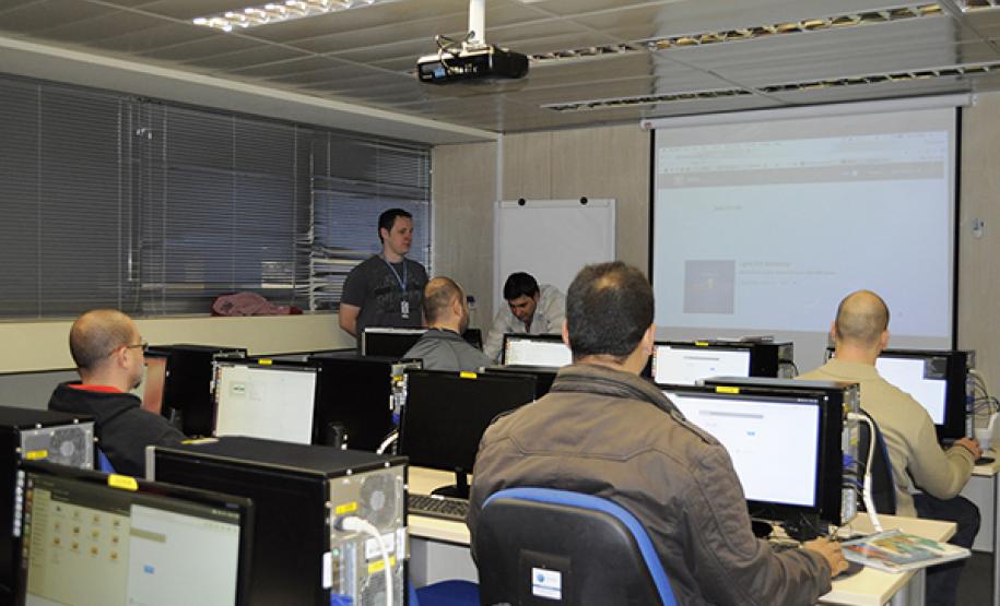 Workshop é realizado para treinamento de uso do novo Framework Light PHP