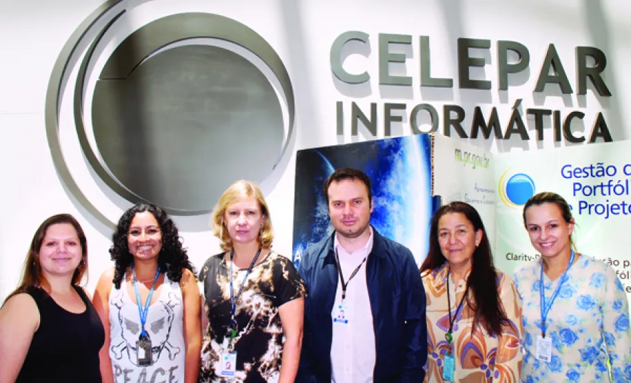 Parceria entre Celepar e Jucepar moderniza atendimento ao cidadão Claudia Miranda, Flávia Dias, Valentina Mochenski, Eduardo Siqueira, Lilian Piotto e Alessandra Kaminski