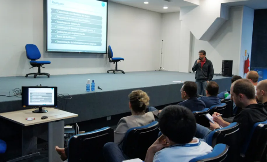 Catálogo de APIs da Celepar é apresentado aos empregados